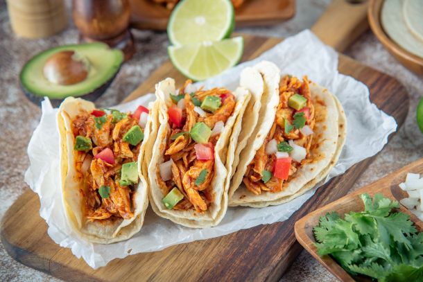 This shredded green chile chicken is tender, juicy, and packed with smoky, spicy flavor. Perfect for tacos, burritos, or nachos, it’s ready in just 30 minutes!