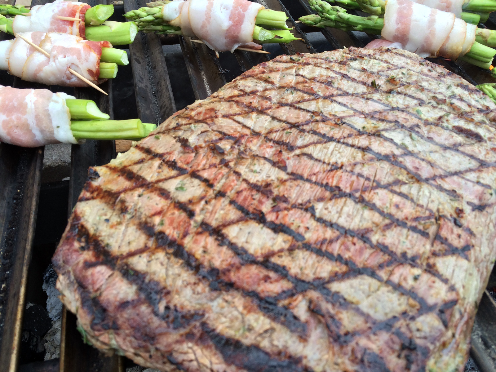 Eric’s Favorite Flank Steak is the ultimate wet rub recipe! With fresh rosemary, garlic, and shallots, it’s a surefire way to transform a simple cut of meat into a flavor explosion.