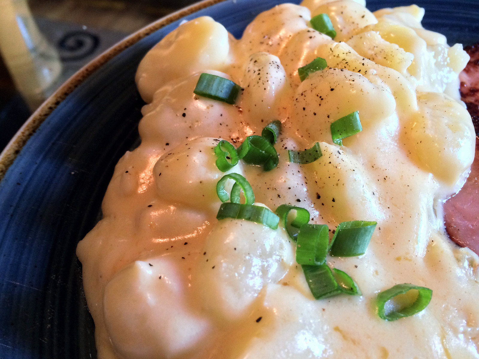 Say goodbye to plain old mac and cheese—this gnocchi with four luxurious cheeses takes comfort food to the next level. Creamy, cheesy, and absolutely irresistible!